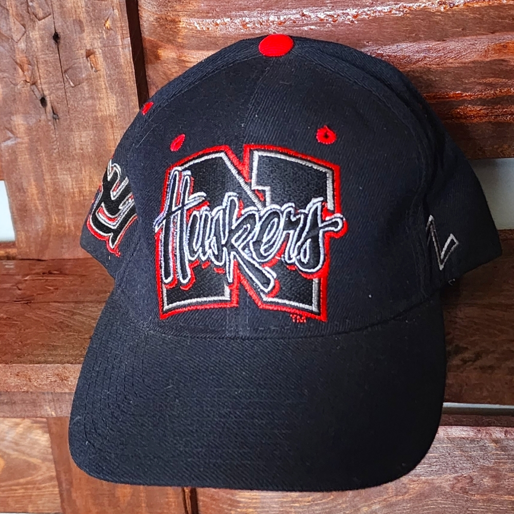 Vintage 1990s Zephyr Nebraska Cornhuskers fitted hat (7 1/2), black and red.
